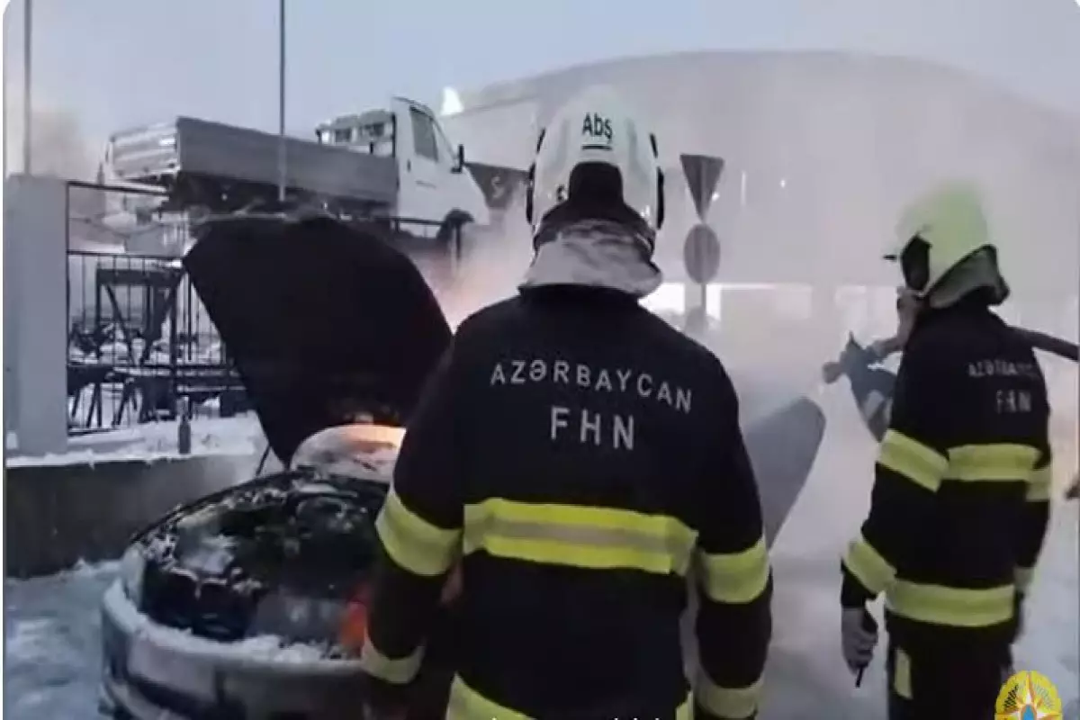 Bakı-Sumqayıt yolunda “BMW” markalı minik avtomobili yanıb - VİDEO