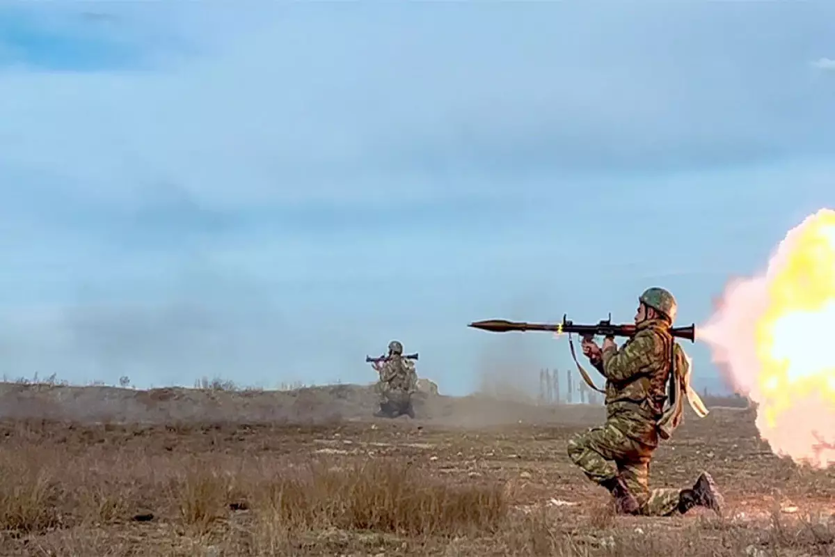 MN: Hərbi vəzifəlilər ilə keçirilən təlim toplanışı davam edir