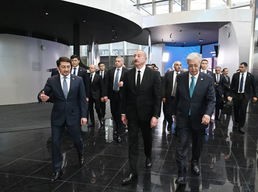 Azərbaycan və Qazaxıstan prezidentləri "Alem.ai" Beynəlxalq Süni İntellekt Mərkəzində olublar