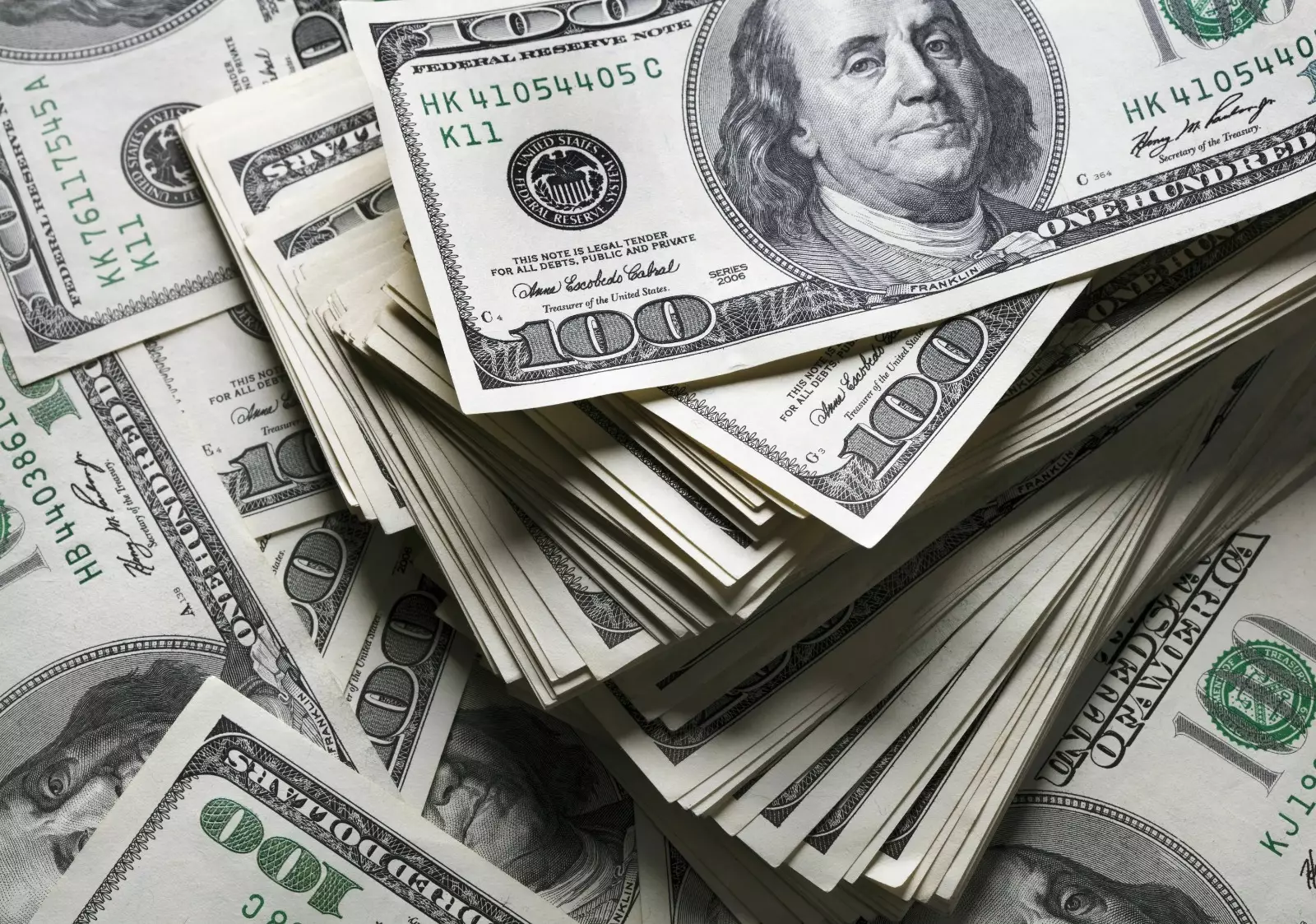 Ukraynada artıq üçüncü aydır ki, dollar ucuzlaşır