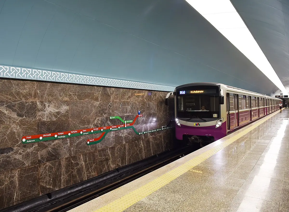 Bakı metrosunda sərnişin ölüb
