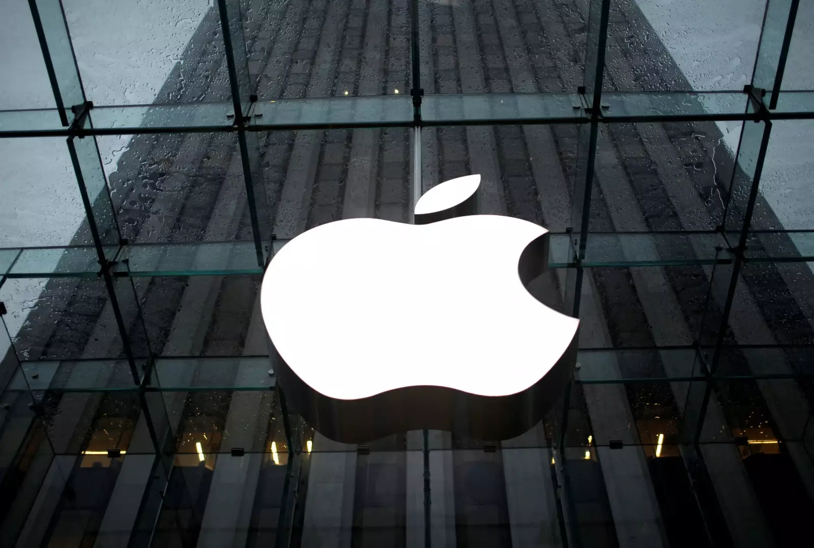 "Apple" 2024-cü ildə smartfon bazarının lideri oldu