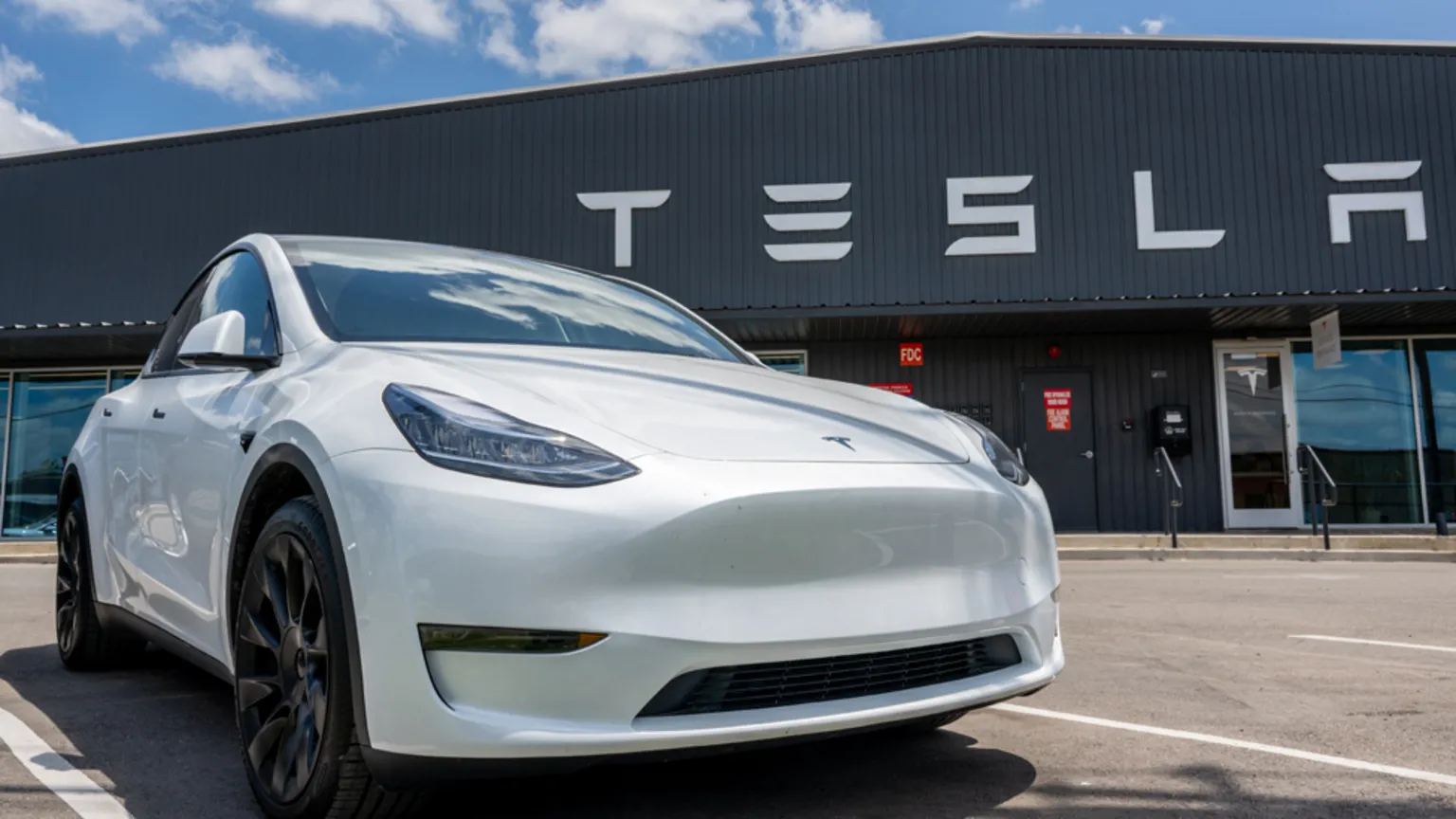 Avropada "Tesla"ya tələb sürətlə azalır