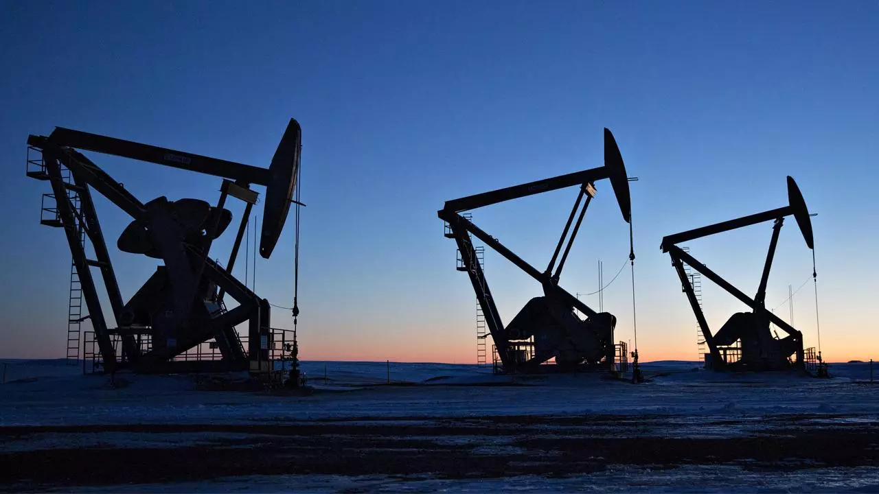 OPEC - Qlobal neft tədarükü 1 milyon barel azalıb