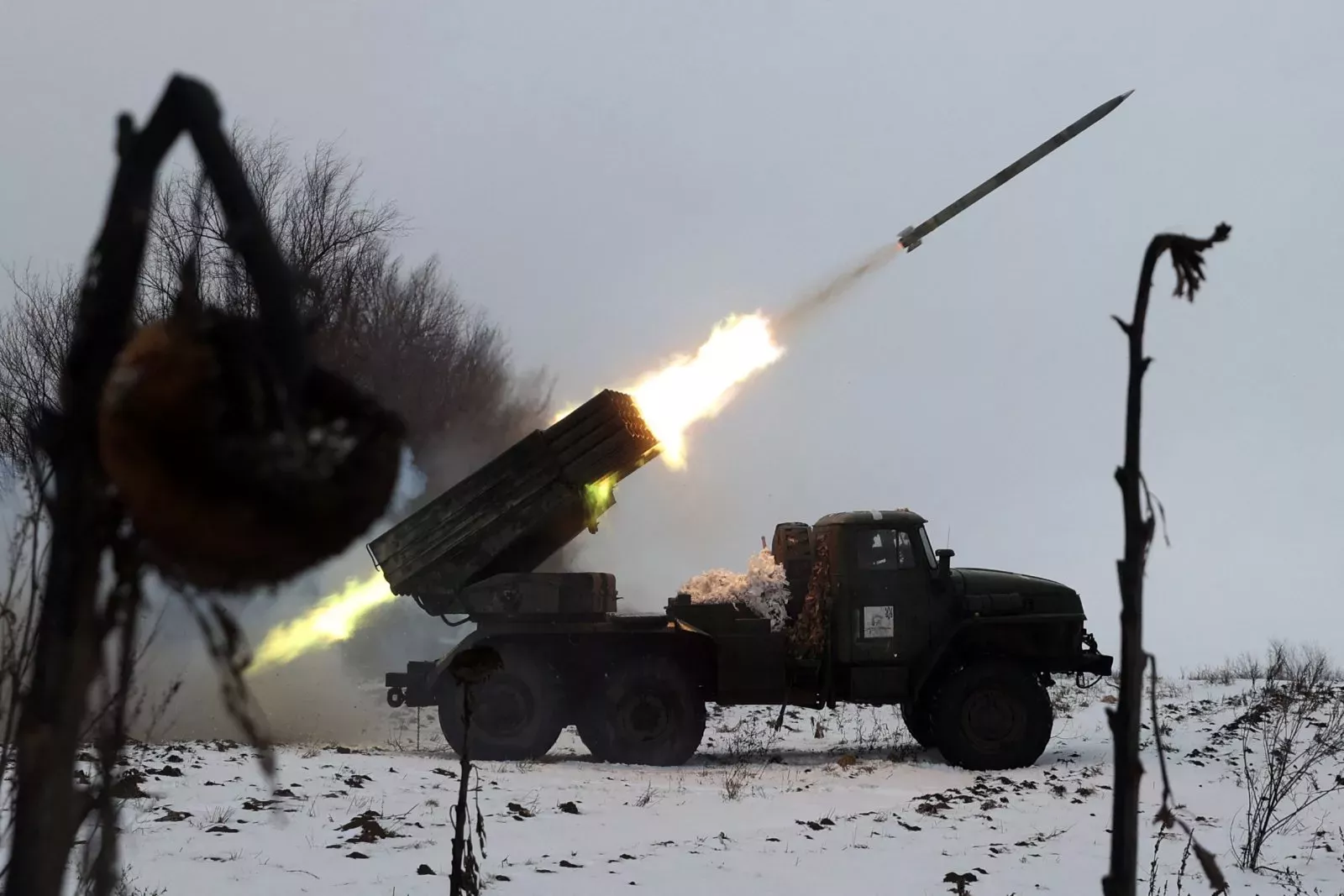 Ruslar Ukrayna ərazisini güclü raket atəşinə tutub
