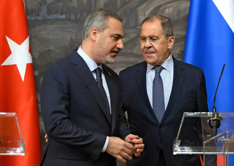 Lavrov sabah Ankarada Fidanla görüşəcək