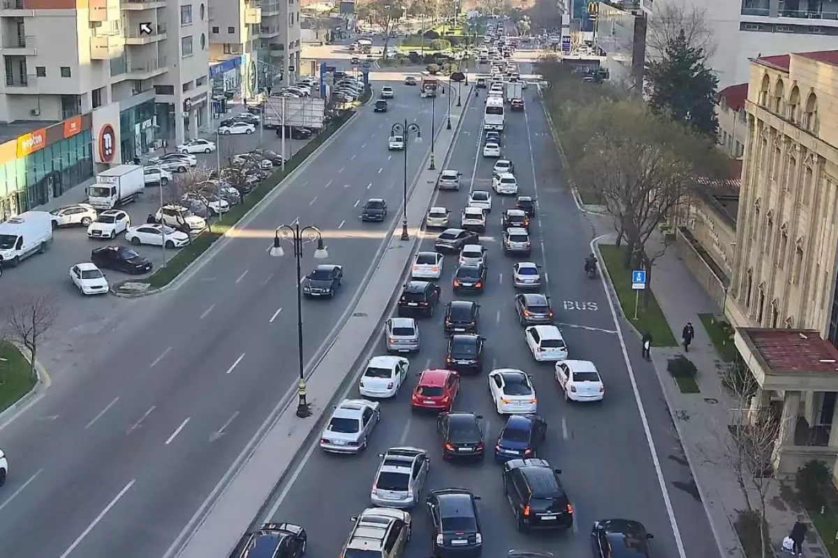 Bakıda bəzi yollarda sıxlıq müşahidə olunur - SİYAHI