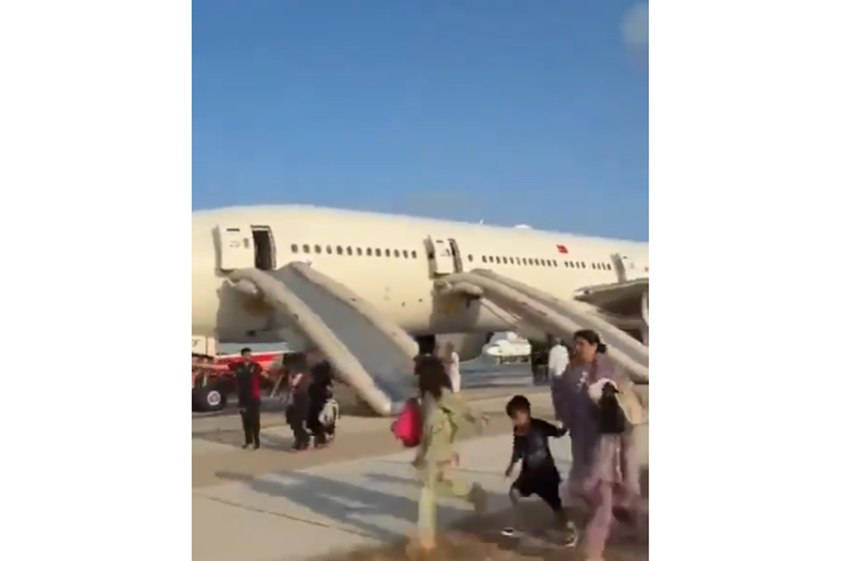 "Turkish Airlines"in təyyarəsində tüstülənmə baş verib, sərnişinlər təxliyə edilib - VİDEO