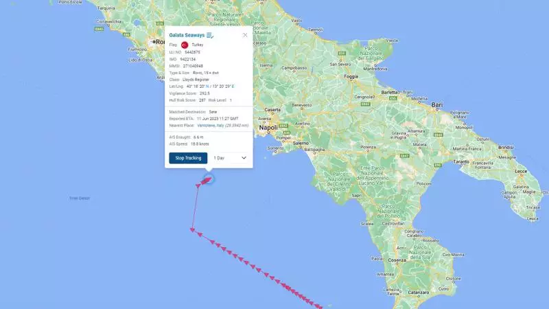 Türk gəmisində "qaçaq" böhranı: İtaliya müdaxilə etdi