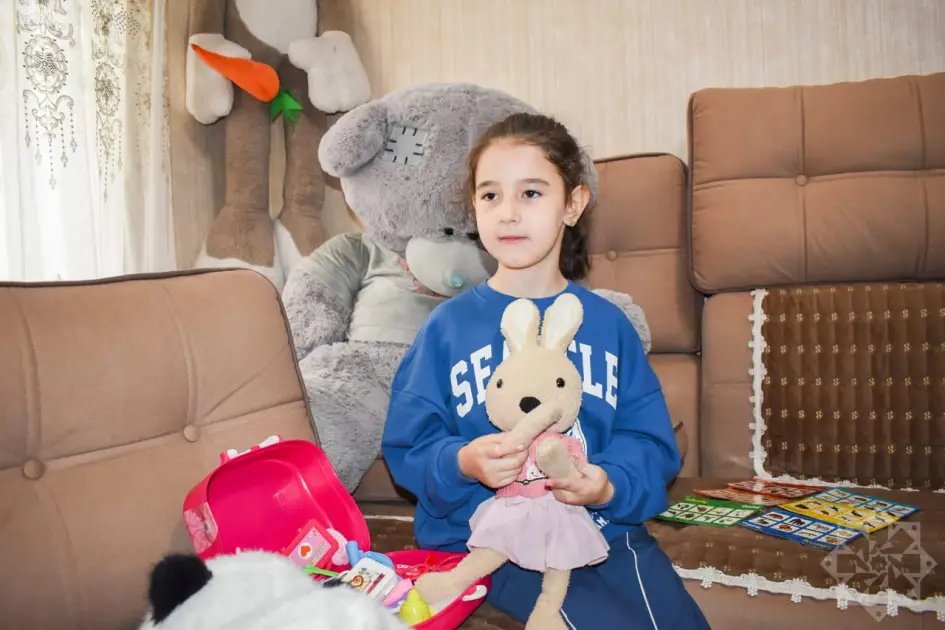 Gəncə terrorunun balaca qurbanı Nilay: "İstəyirəm ki, yenə İlham babanı görüm”