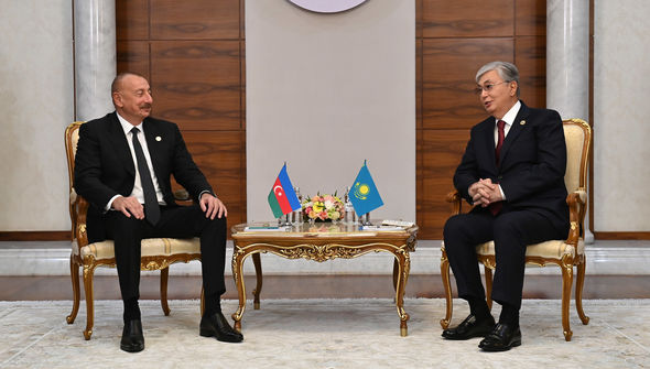 İlham Əliyev Astanada qazaxıstanlı həmkarı ilə görüşüb 