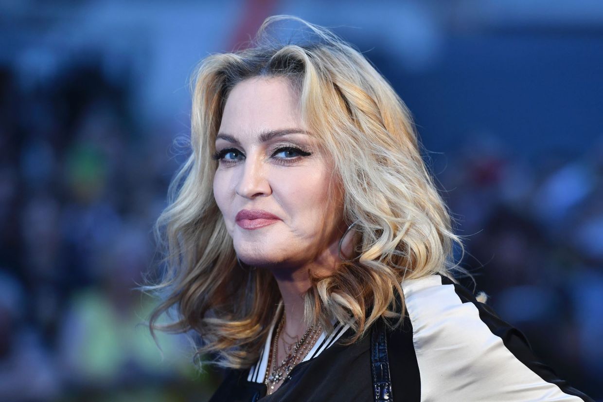 Madonna afrikalı uşaqların alveri və onların cinsi istismarında ittiham olunub