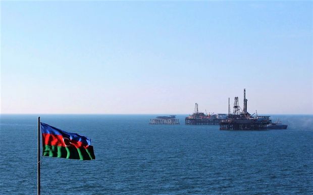 Azərbaycan neftinin qiyməti azalıb