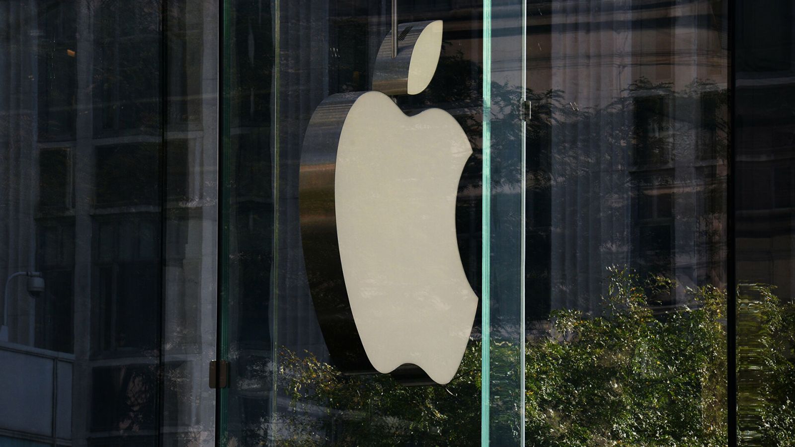 "Apple" 3 aya 97 milyard dollardan çox gəlir əldə edib