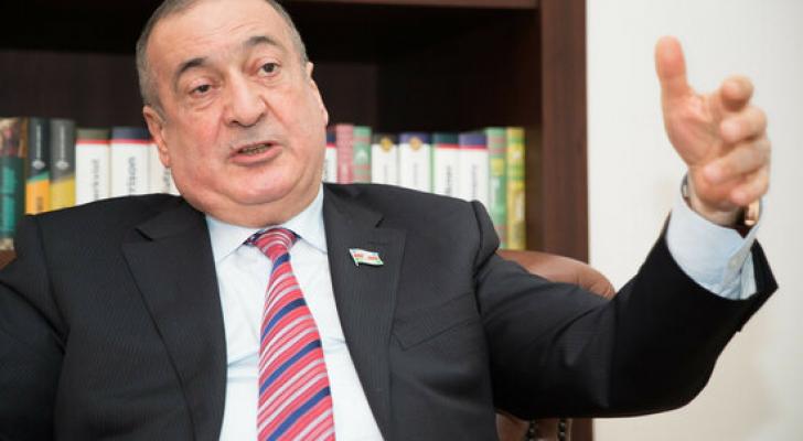 "400-500 manatlıq aylıq maaşla işləmək istəyən yoxdur" - Deputat
