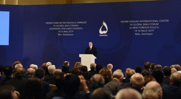 İlham Əliyev VII Qlobal Bakı Forumunda - FOTO