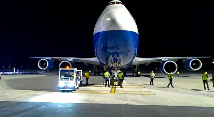 Azərbaycanın “Boeing 747” yük təyyarəsi ilk dəfə İstanbulun yeni hava limanına eniş edib 