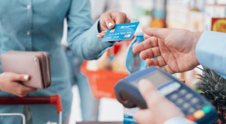 “Visa” və “MasterCard” kartlara görə komissiyaları aşağı salacaq