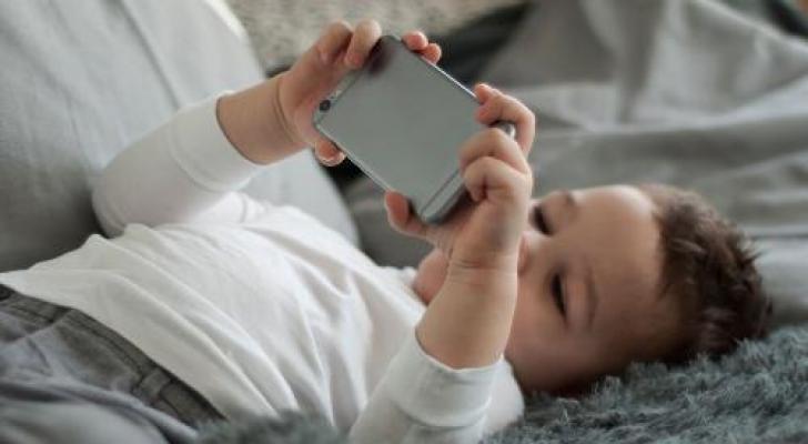 Telefonlar uşaqlarda göz xəstəlikləri yaradır - XƏBƏRDARLIQ