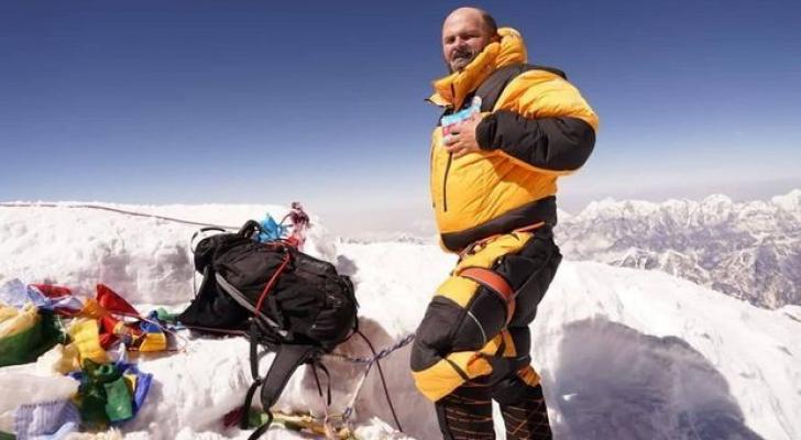 Azərbaycanlı alpinist Everesti fəth etdi