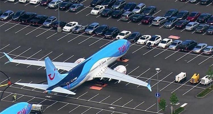 "Boeing" satılmayan təyyarələri əməkdaşlar üçün avtomobil parkında yerləşdirir - FOTO