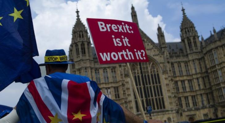 Britaniyalılar "Brexit" öncəsi ərzaq ehtiyatı toplamağa başlayıb