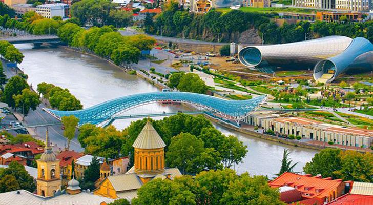 Gürcüstanın turizmdən gəliri azalıb