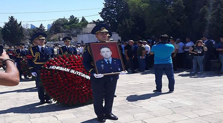 Hərbi pilot Rəşad Atakişiyev dəfn edilib - FOTO
