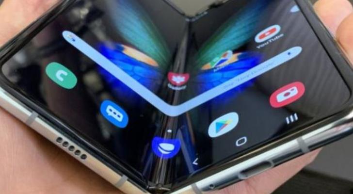"Samsung" ilk ekranı qatlanan mobil telefonu bazara çıxardı - QİYMƏTİ - VİDEO