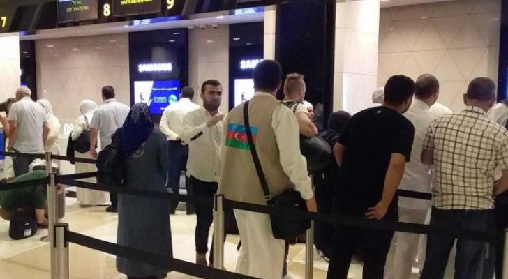 Azərbaycanlılar xaricə niyə gedir? - Müalicəyə və ziyarətə gedənlərin sayı kəskin artıb - CƏDVƏL