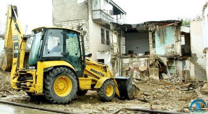 Bakıda iki bina sökülür - ÜNVANLAR