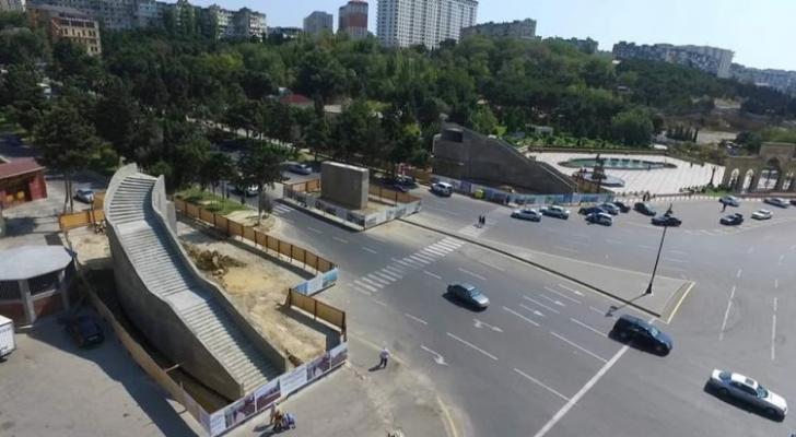 Bakıda ÇİN SƏDDİNƏ bənzədilən piyada keçidi - Sakinlər niyə narazıdır? - RƏSMİ AÇIQLAMA