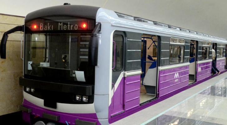 Metro sərnişinlərinə VACİB MƏLUMAT: Vaqonda isti olarkən bu düyməni basın