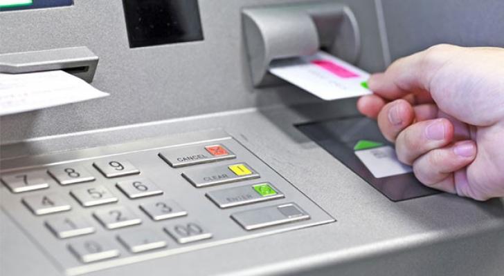 Bank kartlarından nağd pulun çıxarılması azalıb