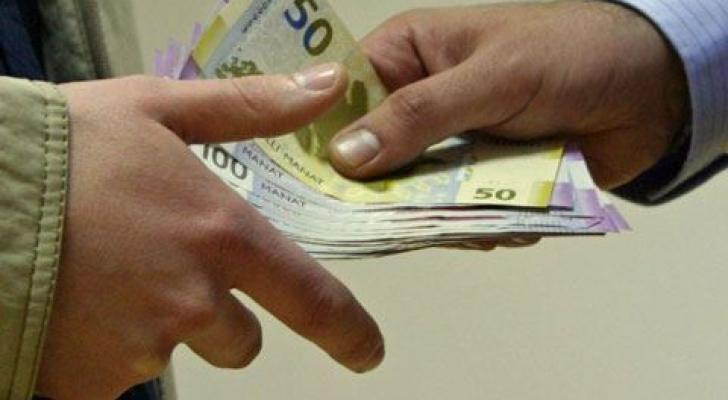 Azərbaycanda rüşvət alan vəzifəli şəxslər həbs edildi - RƏSMİ