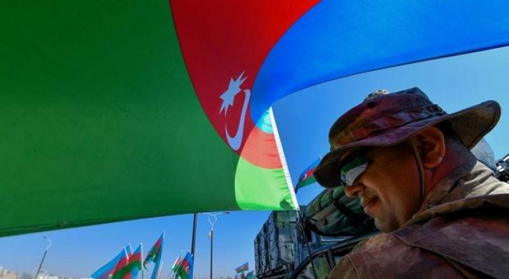 Azərbaycan hərbi xərclərini artırır