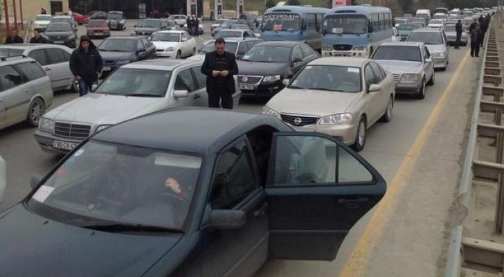 Bakı-Sumqayıt yolu təmirə dayansa, nəqliyyatı nə gözləyir? - Ekspert alternativləri açıqlayır