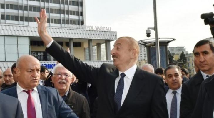 Prezidentin sakinlərlə səmimi FOTOLARI