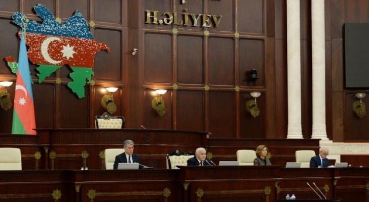 Deputatlar bu gün 21 məsələyə görə toplanır