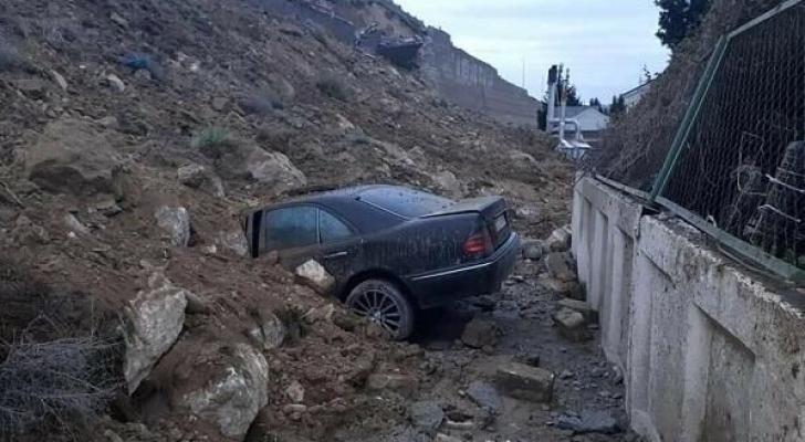 Bibiheybətdəki sürüşmədə maşın torpaq altında qaldı