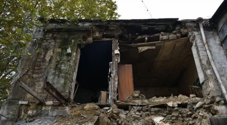 Bakıda yaşayış binası uçdu - FOTO