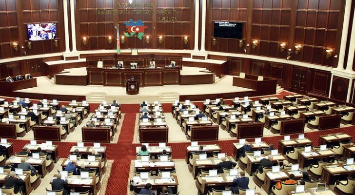 Milli Məclis parlamentin buraxılması ilə bağlı məsələyə “HƏ” dedi