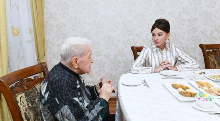 Mehriban Əliyeva Xalq artisti Əlibaba Məmmədovun evində qonaq olub - FOTO