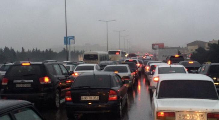 Bakı-Sumqayıt yolunda tıxac yarandı - FOTO