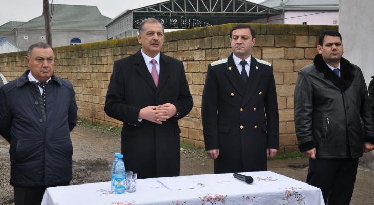 Kirayədə yaşadığını deyən icra başçısı 4 minlik kəmər taxır - FOTOFAKT