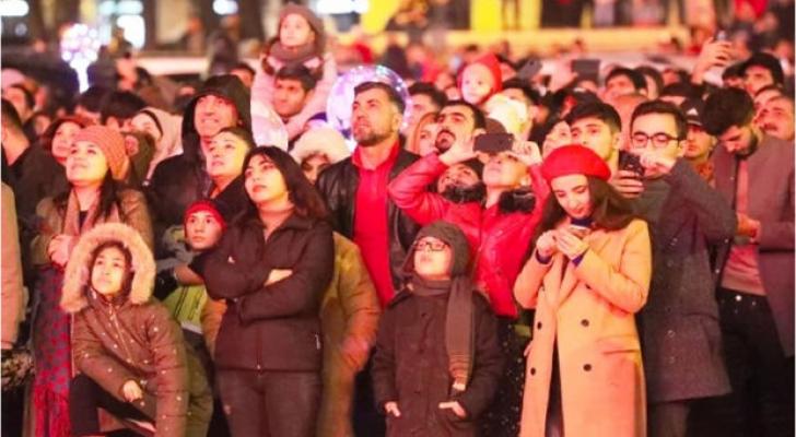Yüz minlərlə insan Bakının mərkəzində - FOTO