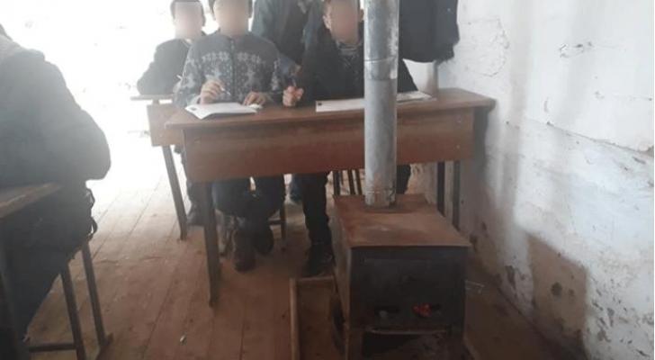 Nazirlik məktəblərin birini 27, digərini 120 manatlıq odunla qızdırır - RƏSMİ