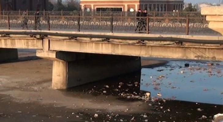 Cəmi beş yaşı olan park niyə xarabalığa çevrilir? - VİDEO