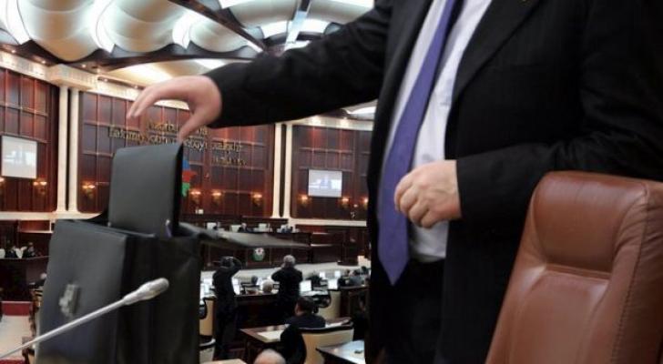 Deputatlığa iki namizədin iş yerləri diqqət çəkir