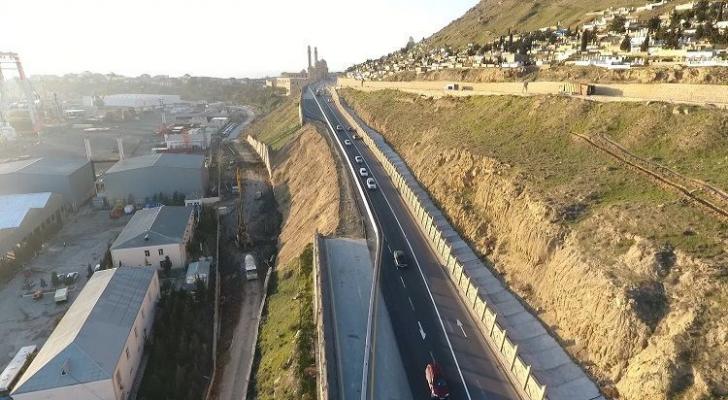 "Bibiheybət yolu"nun aşağı hissəsində 2 yerdə istinad divarı tikiləcək
